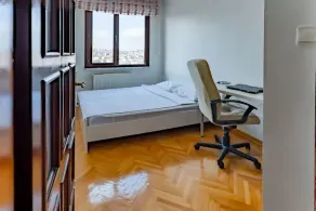 All air conditioned & Heated 3 bedrooms Flat in the City. - Image 5