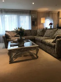Luxury Harbourside Apartment - Image 4