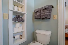 Newly remodeled historic house just steps from the WASHINGTON SQUARE! Sleeps 10! - Image 5
