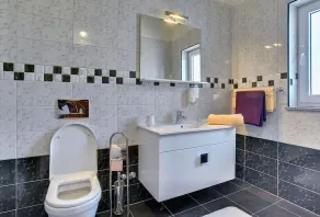 Villa soleada con piscina privada - Image 5
