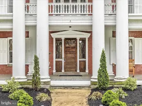 The Rosemont Mansion: Steps from Main Street - Image 3