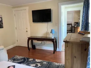 🍷Wine & WiFi✔️at Riverwalk! Full Kitchen - Parking! - Image 2
