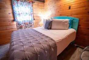 The Overlook Log Cabin - Offer a Queen bedroom, a Full & a Twin Bedroom,  and 2 twin beds with amazing Lake Barkley Views! - Image 3