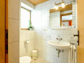 Comfortable apartment in Längenfeld with ski storage - Image 2