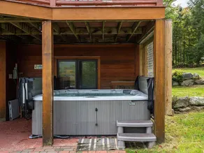 RETREAT TO A SECLUDED, SERENE MOUNTAIN LODGE - Image 2