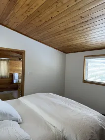 Cottage on the Lake - Image 4