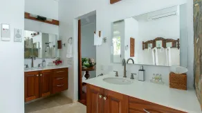 Seas Edge: Waterfront! Breathtaking Views! Newly Renovated! - Image 2