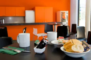 Suite Moderne 100m du Centre|Wifi + Salon Privé - Image 3