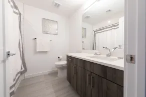 Sun-kissed 3BR Loft With Patio Minutes to NYC - Image 3