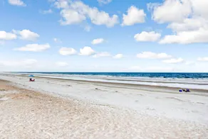 Oceanfront condo with pool & tennis - balcony, AC, WiFi & washer/dryer - Image 5