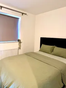 Elegant King Room With Wifi & Parking - Image 3