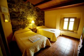 Cottage with pool near Barcelona - Image 5