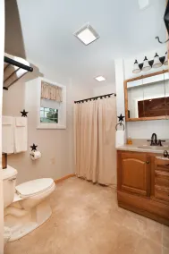 Luxury cabin with mountain views - Image 4