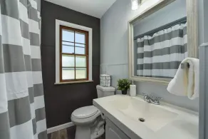 Modern & Comfy ~ Close to Cleveland Clinic ~ Long-Stays Welcome ~ Safe Area - Image 2