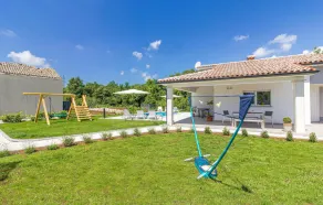 Three-Bedroom Holiday Home In Cetinici - Image 2