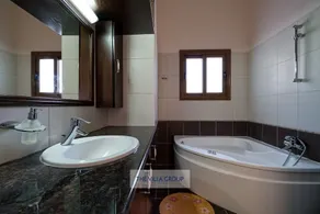 6 bedroom stone built Villa with private pool in Miliou - Image 4