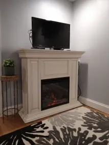 Lovely 1 Bedroom efficiency with Indoor Fireplace - Image 3
