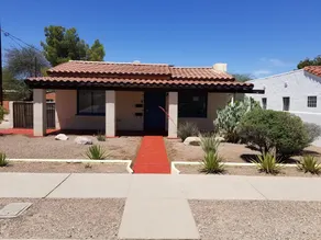 Historic 2-bedroom Sam Hughes Casita w/ Courtyard - Image 4