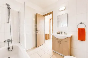 2BR Apartment with Pool - Luna by Premier - Image 3