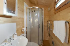 Log cabin with hot tub , dog friendly. ideal for walkers or a romantic break - Image 3
