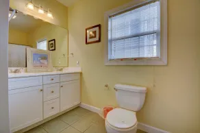 \"Mo & Anita\" OCEANFRONT HOT TUB! 5 chambres / 4. 5 salles de bains acceptant les animaux de compagnie à Surf City, NC - Image 4