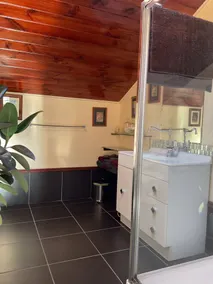 Beautiful and comfortable, located in the heart of town - Image 2