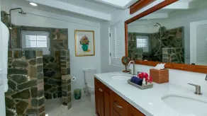 Seas Edge: Waterfront! Breathtaking Views! Newly Renovated! - Image 4