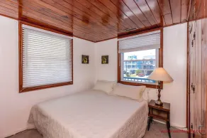 Shoreline - Classic Oceanfront Home - 2 Living Rooms & 2 Kitchens; Sleeps 14 - Image 5
