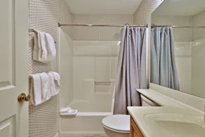 Charming 2-Bedroom Slopeside at Pico Mountain E304 - Image 2
