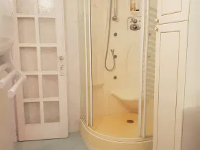 Appartement duplex confortable au cœur de Cauterets, idéal pour 6 personnes et proche des commodités. - Image 3