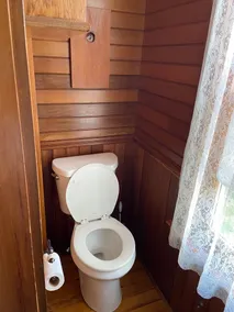 Charming summer cottage, steps to town and Shorepath! Sleeps 10 - Image 4