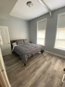 Cozy apartment next to Fountain lake, hospital and downtown restaurants. - Image 4