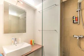Centrally Located Antwerp Stay for 10 - Image 2