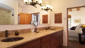 Elegant 3 bedroom home with stunning views and 5 star reviews! - Image 5
