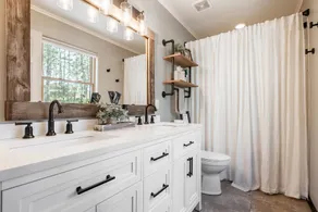 Peaceful getaway in the woods with fully fenced yard- Pet friendly! - Image 5