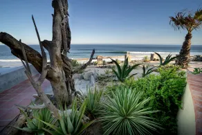 Fantastic Beachfront property with infinity pool, private beach & AC! - Image 4