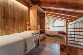 Chalet 'Civico 2' con vista sulle montagne, balcone e Wi-Fi - Image 4