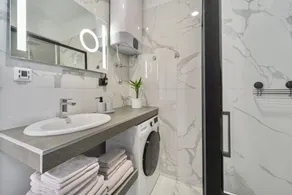 4*Flat in the Heart of the City, Onsite parking, Wifi - Image 2