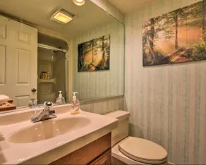 Cozy Pocono Mountain Escape - Image 3
