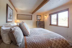 Otter's Hideaway: Serene Getaway In Juneau, Alaska - Image 3