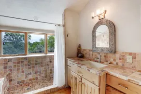 Superb - 2 Bedroom, 2 Bath, Sleeps 8 in 4 beds plus more - Image 2