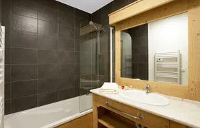 2BR | Sleeps 4 | Adventure Saint-Sorlin-d'Arves - Image 2