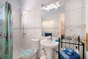 Vacation Home \"Atico Las Arenas\" with Sea View, Private Terrace & Wi-Fi - Image 2