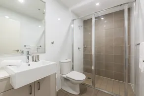 Central Redfern Home with Balcony Escape - Image 3