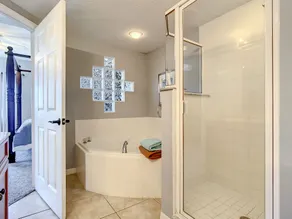 Stunning 3/2 Corner Unit With Gorgeous Sneak Peaks Of The Ocean Ow12-407 - Image 3