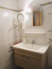 Ferieflad solsikke 59 qm f. 2-4 pers., Stue / soveværelse adskilt, tekøkken, balkon. - Image 3