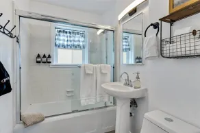 Designer 2 bd apt / 1 King Bed /blocks from U of U - Image 2