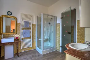 Magnificent Villa on 50 ha overlooking the medieval town of Domme - Image 4