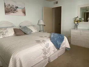 Light and Bright, 2 bed, 2 bath condo on the west 8th fairway at Monterey CC - Image 4