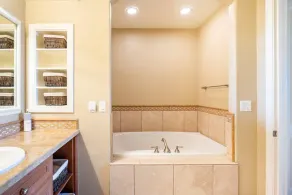 Luxurious condo in beautiful Lake Las Vegas - Golfing, Hiking, Swimming nearby! - Image 5